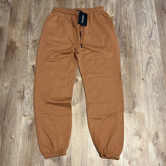 Pretty Little Thing Tan High Waist Wax Toggle Joggers - Picture 6 of 14
